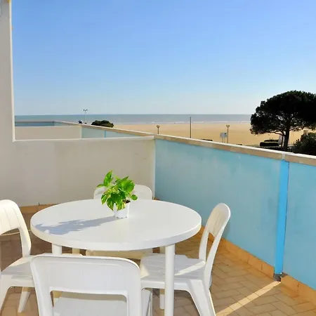 One Bedroom Coastal Gem - Beahost Apartment